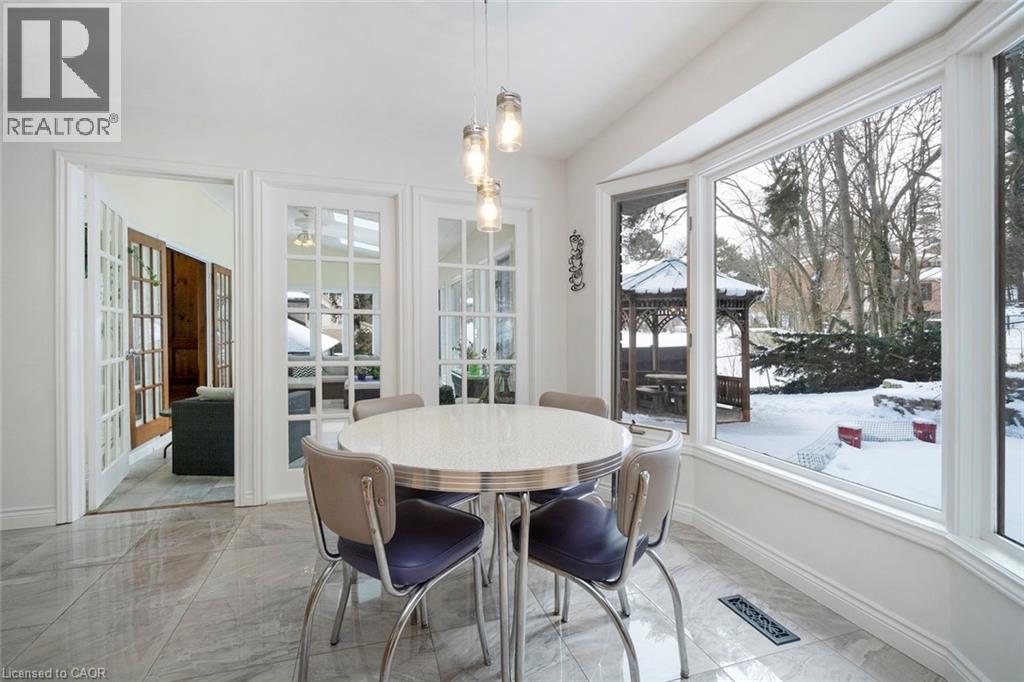 18 STONEGATE Drive - 16