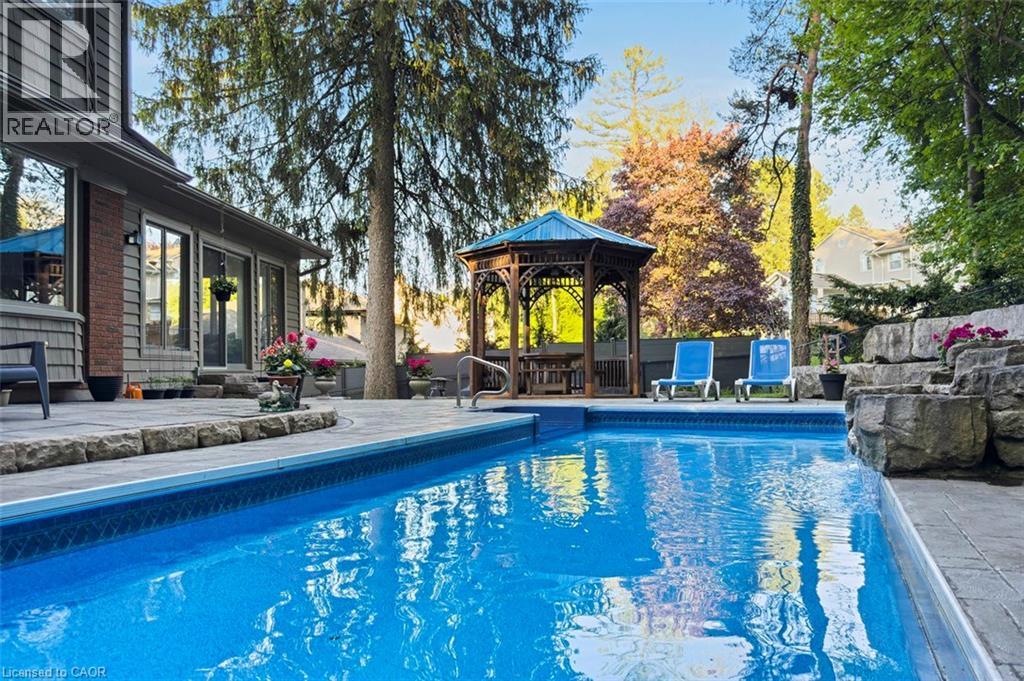 18 STONEGATE Drive - 46