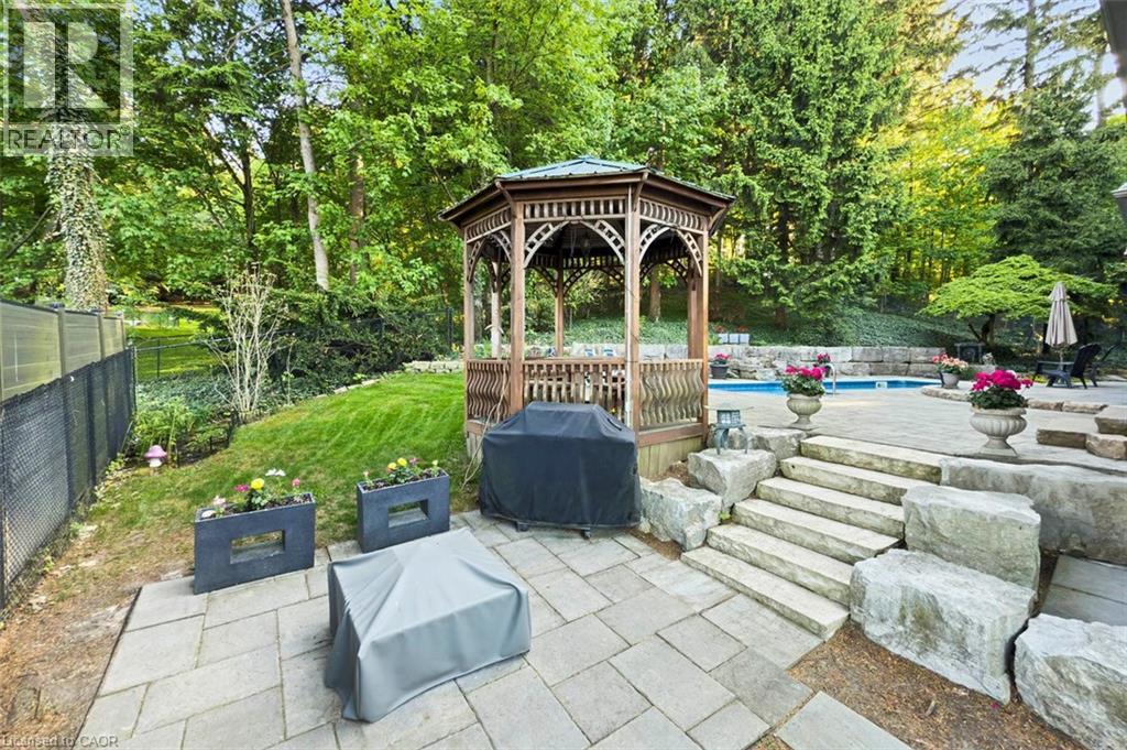 18 STONEGATE Drive - 48