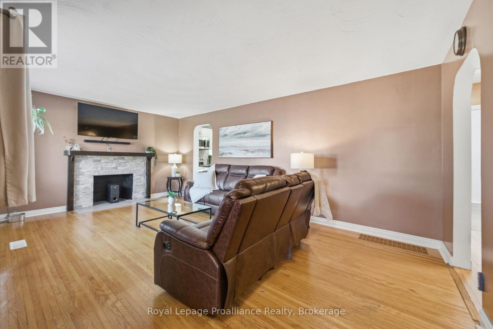 81 CRESTVIEW AVENUE - Image 6