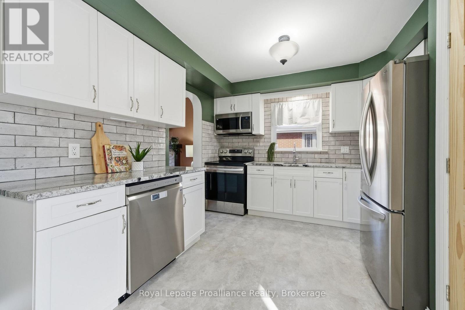 81 CRESTVIEW AVENUE - Image 8