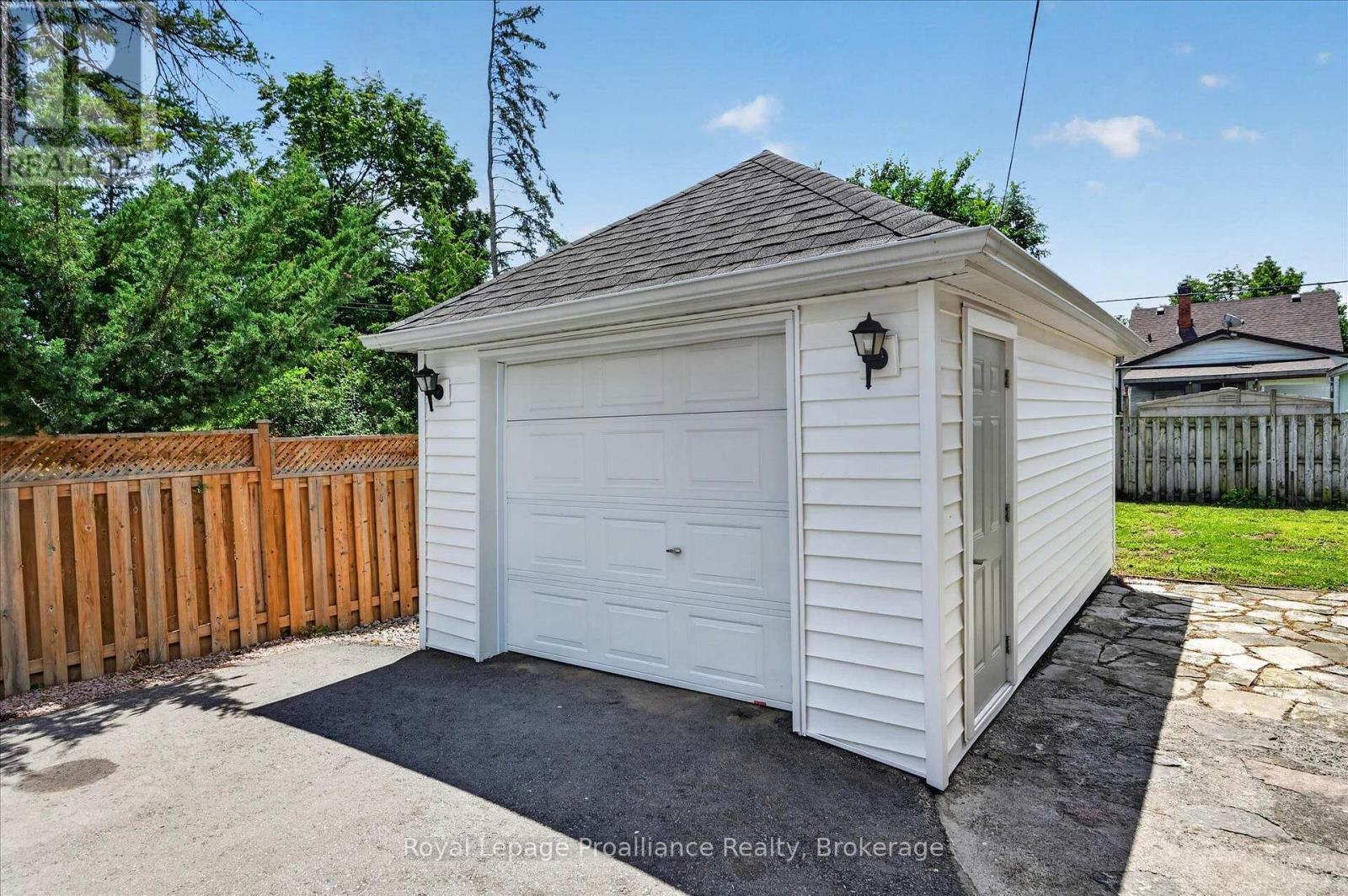 107 MORROW STREET - 33