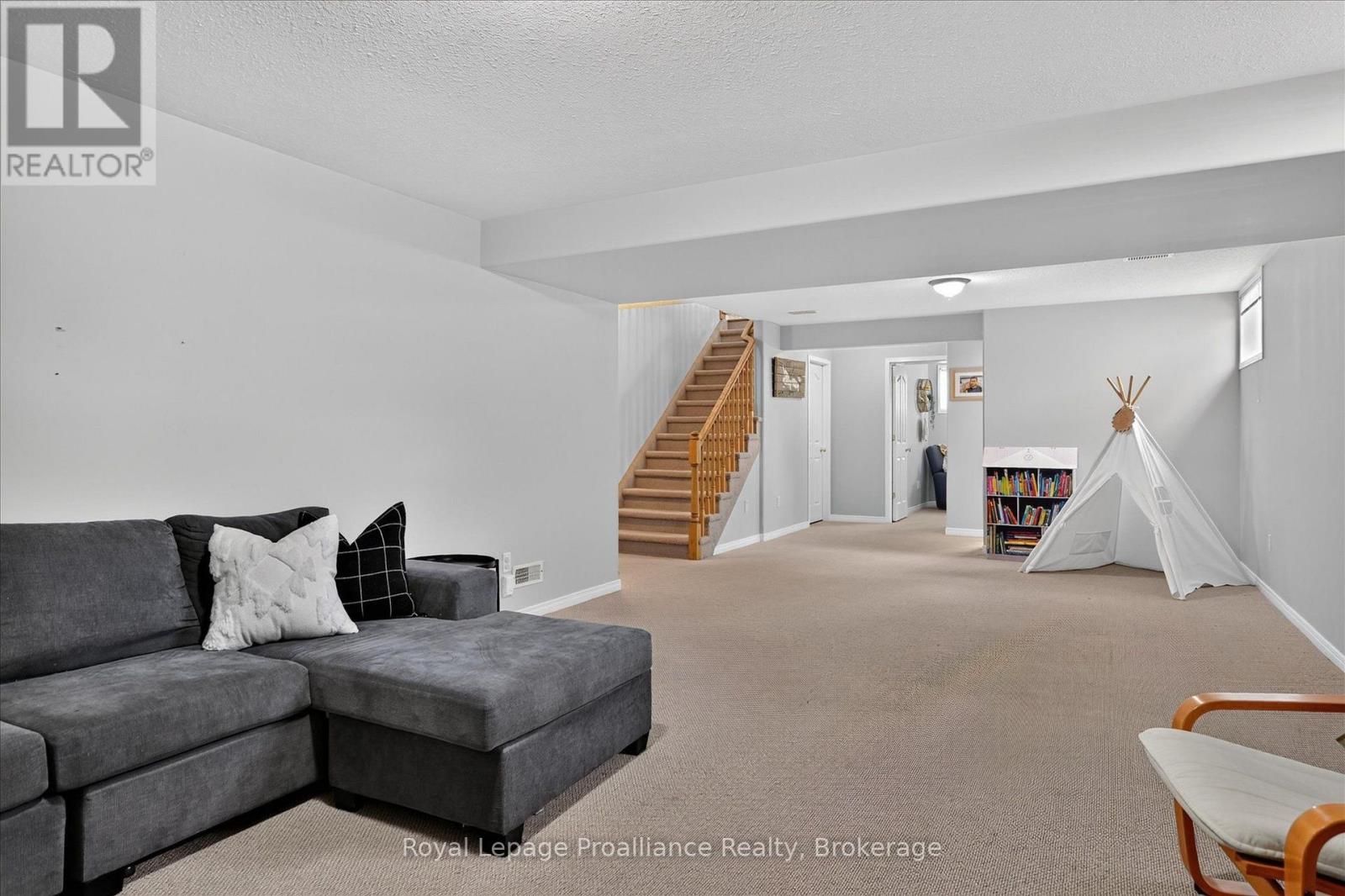 1 FORTYE GATE - Image 23
