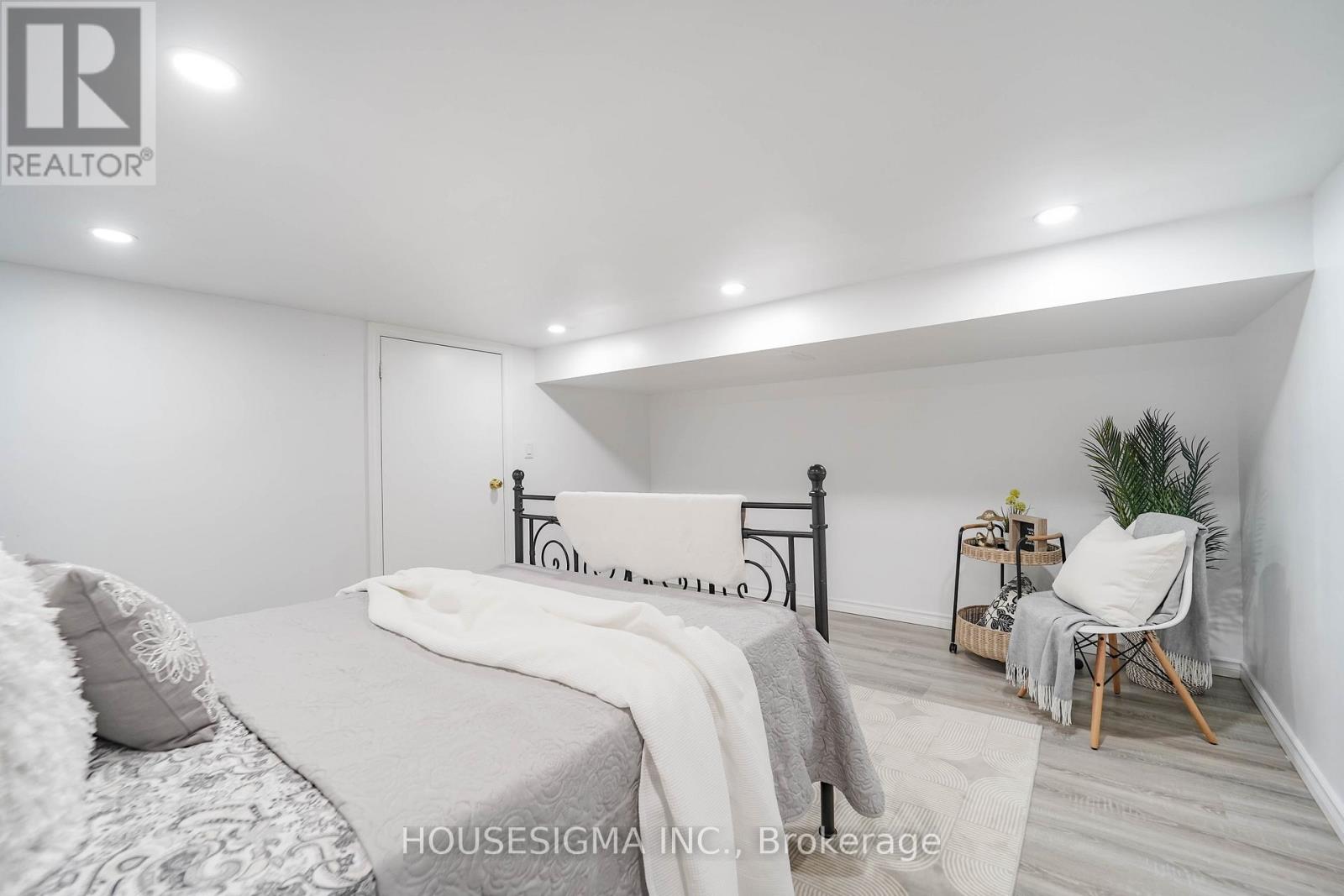 136 CELINA STREET - 32