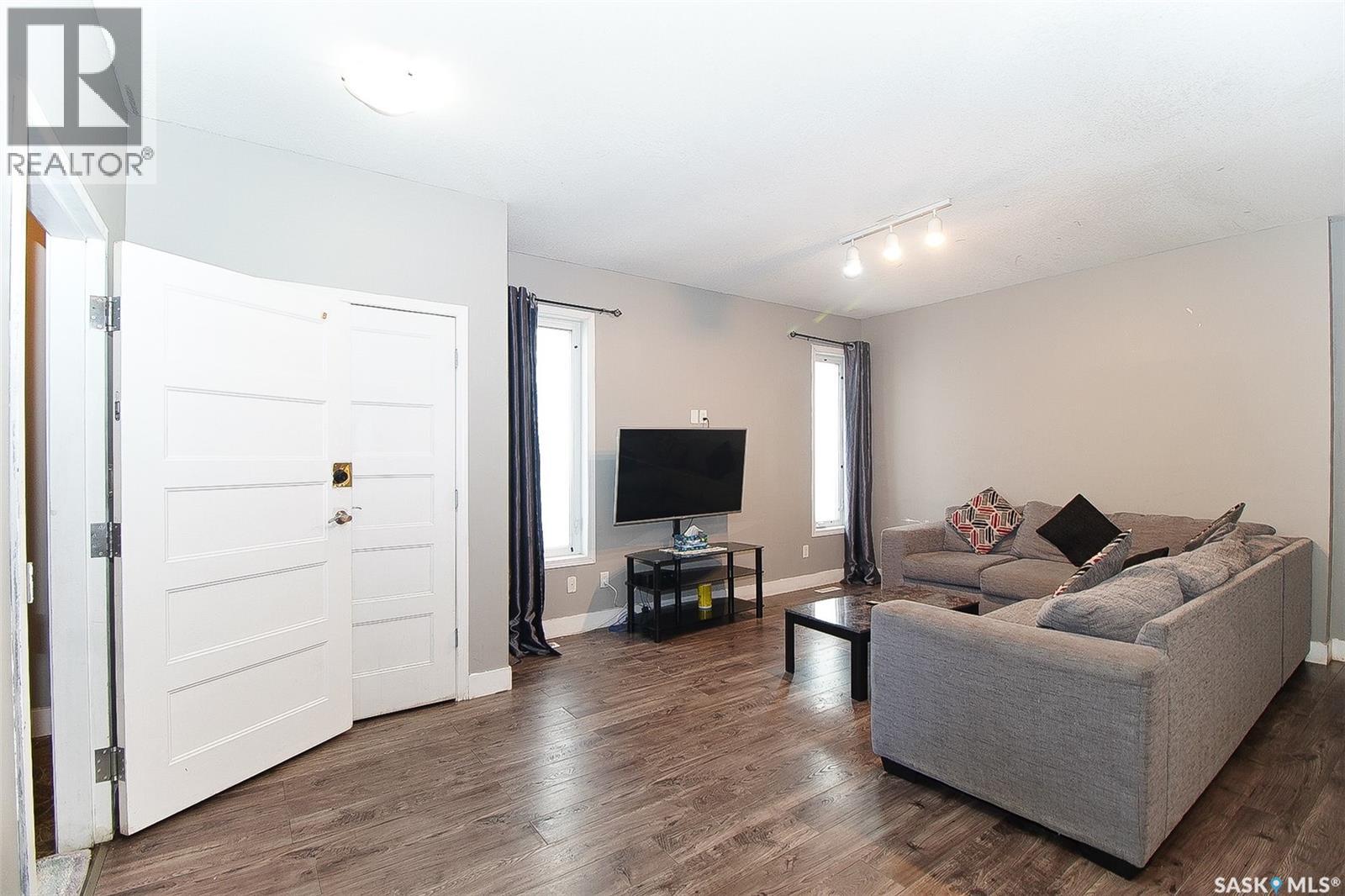 1352 Angus STREET - 6
