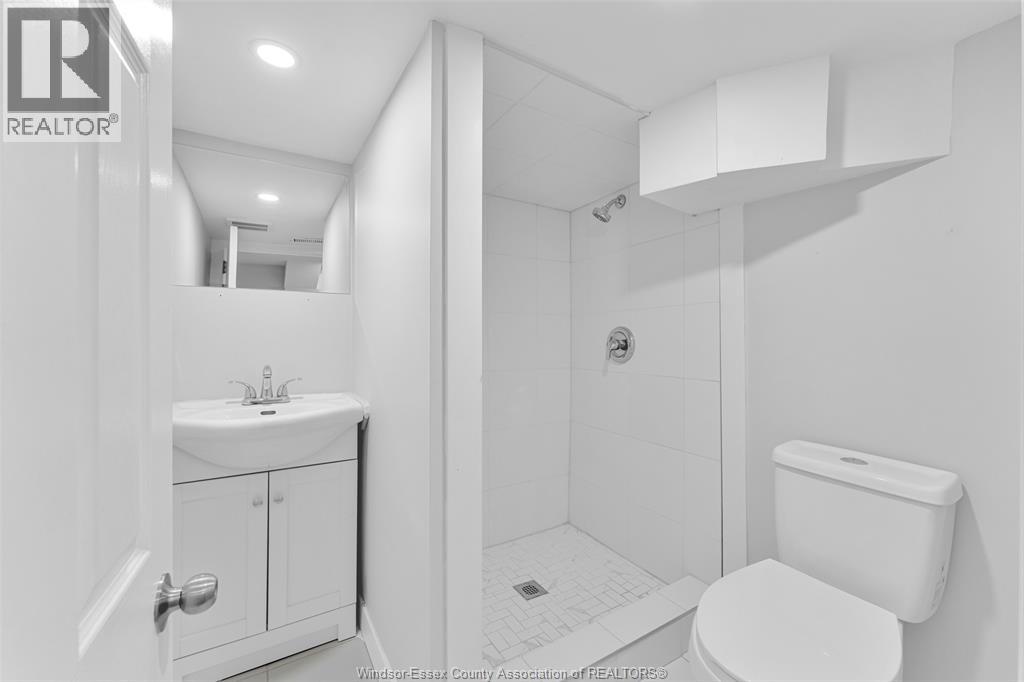 3298 COLLEGE - 20
