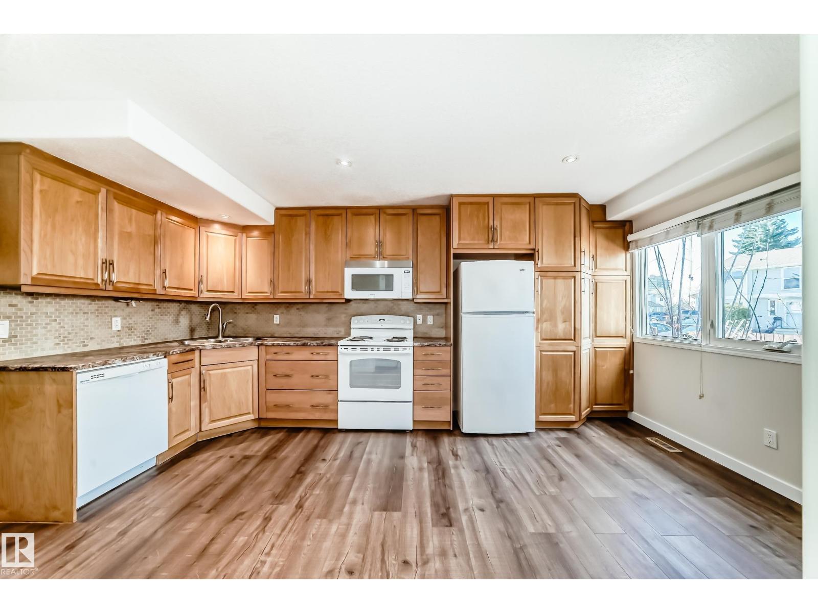 3139 109 ST NW - 7