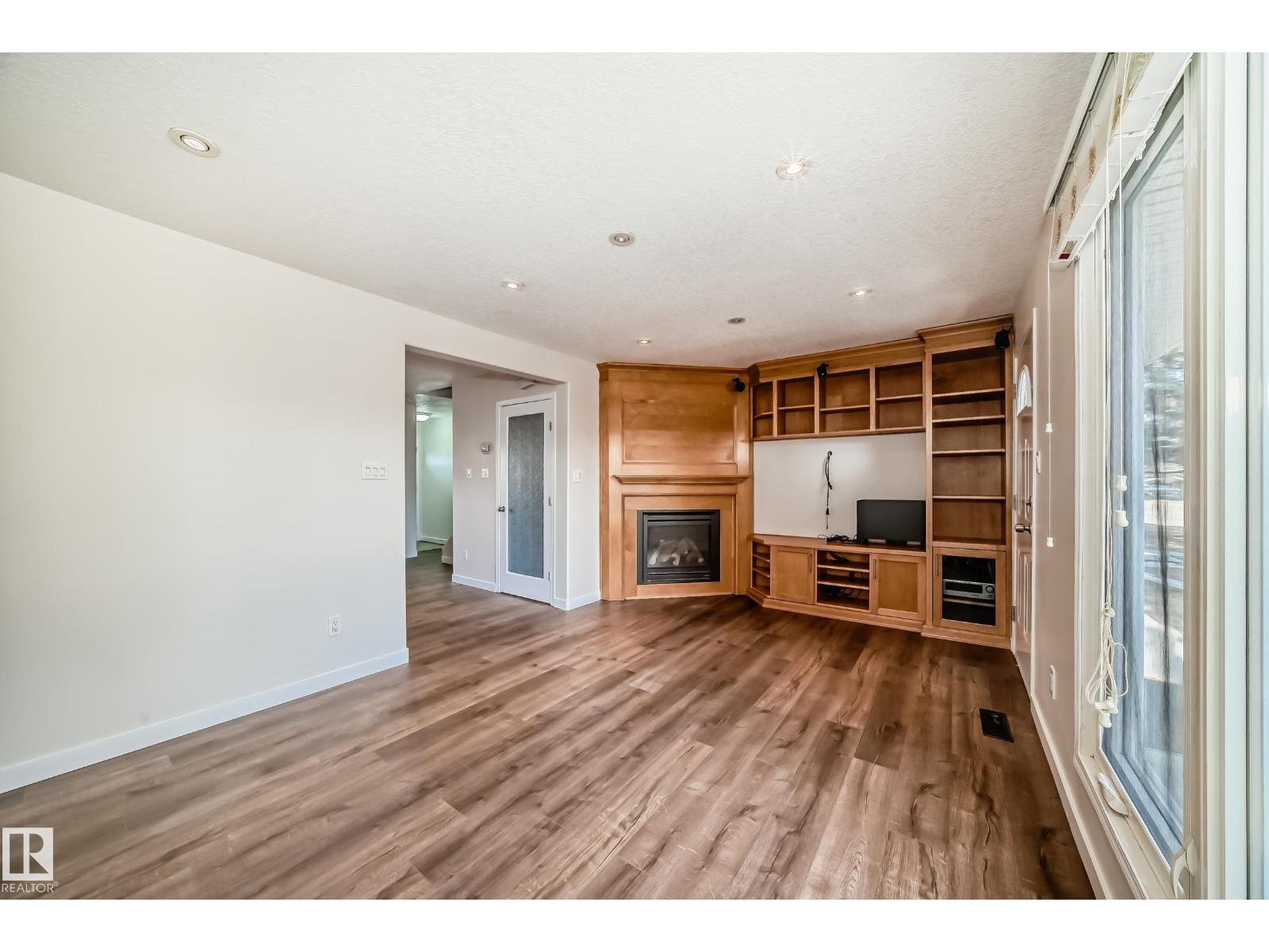 3139 109 ST NW - 15