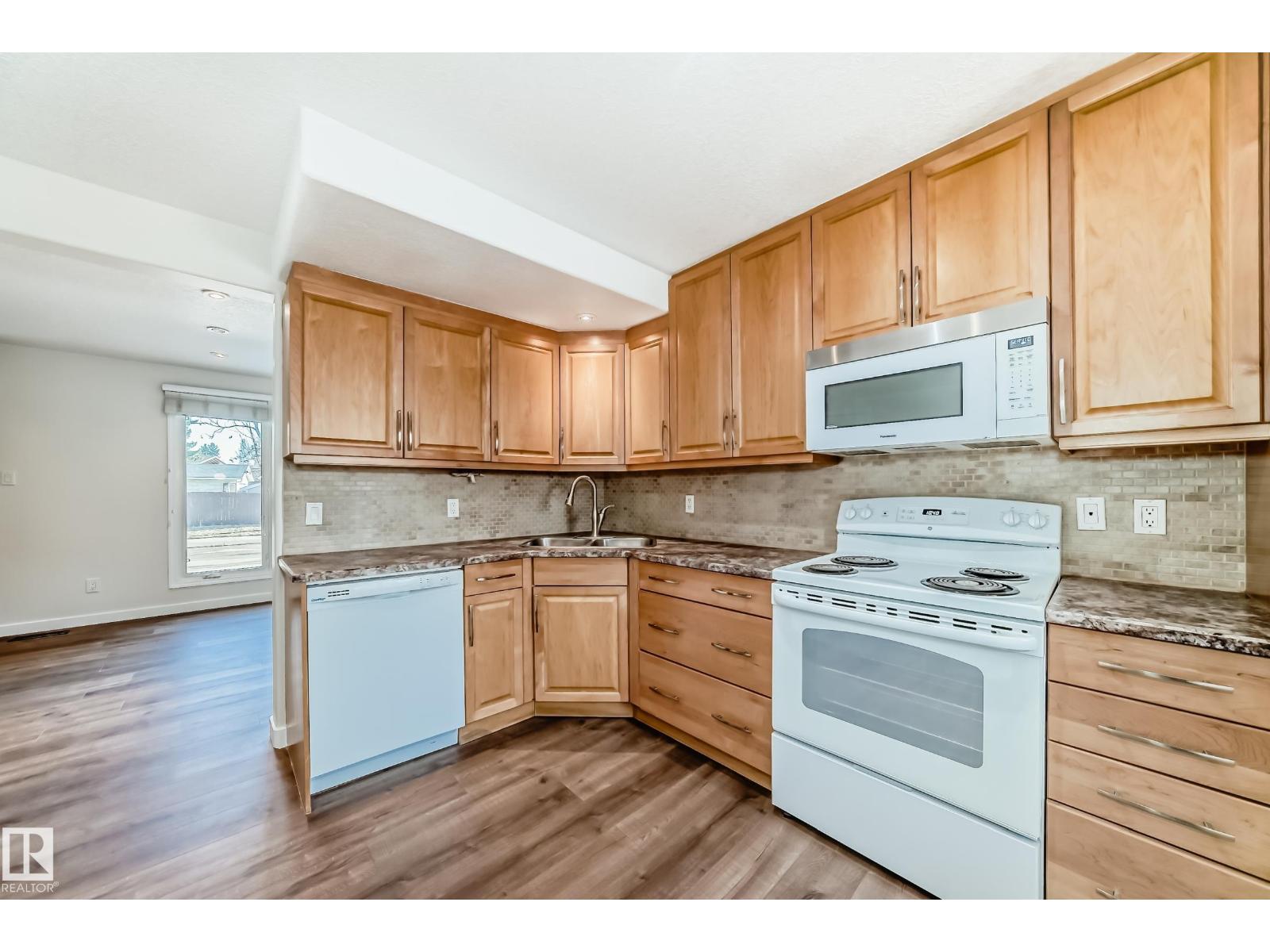 3139 109 ST NW - 10