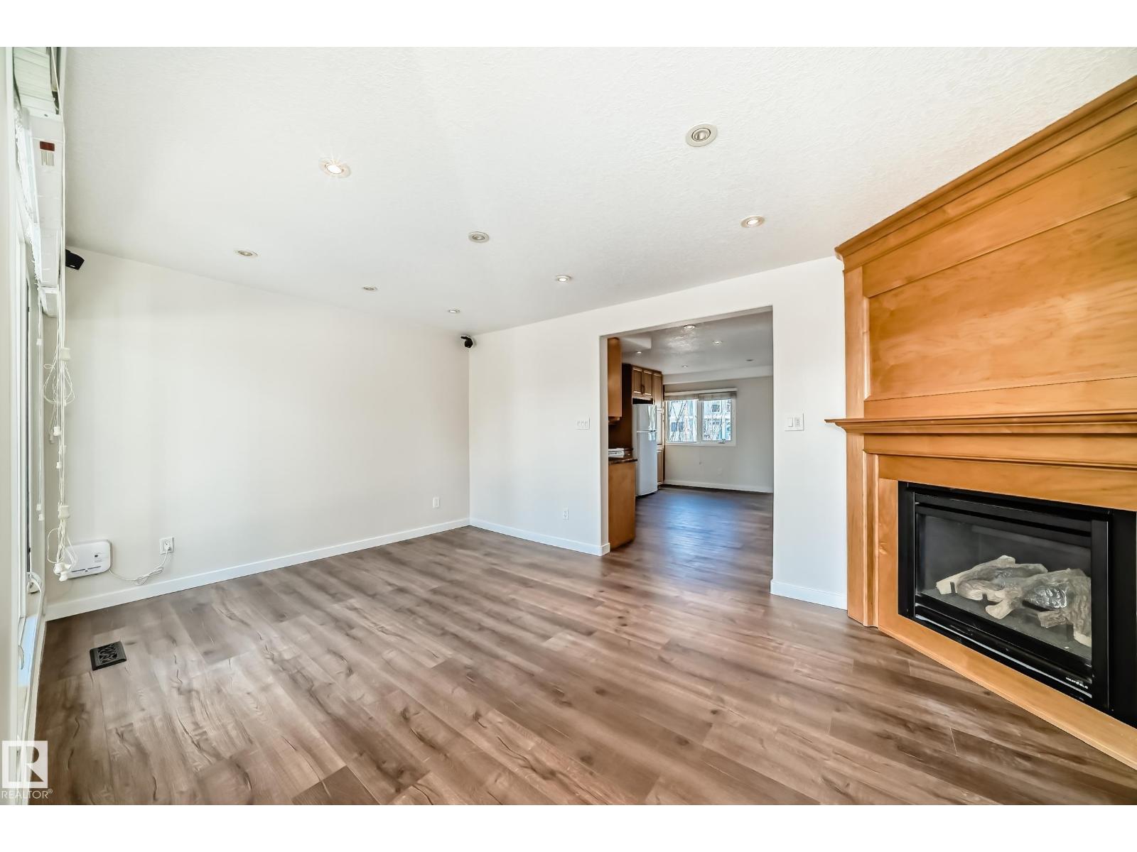 3139 109 ST NW - 14