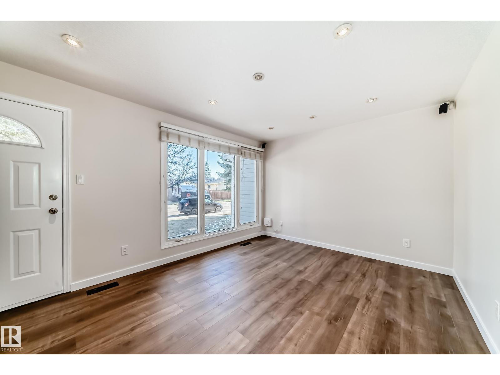 3139 109 ST NW - 16
