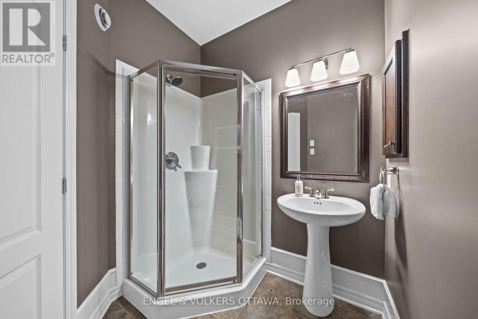 112 EQUINELLE DRIVE - Image 28