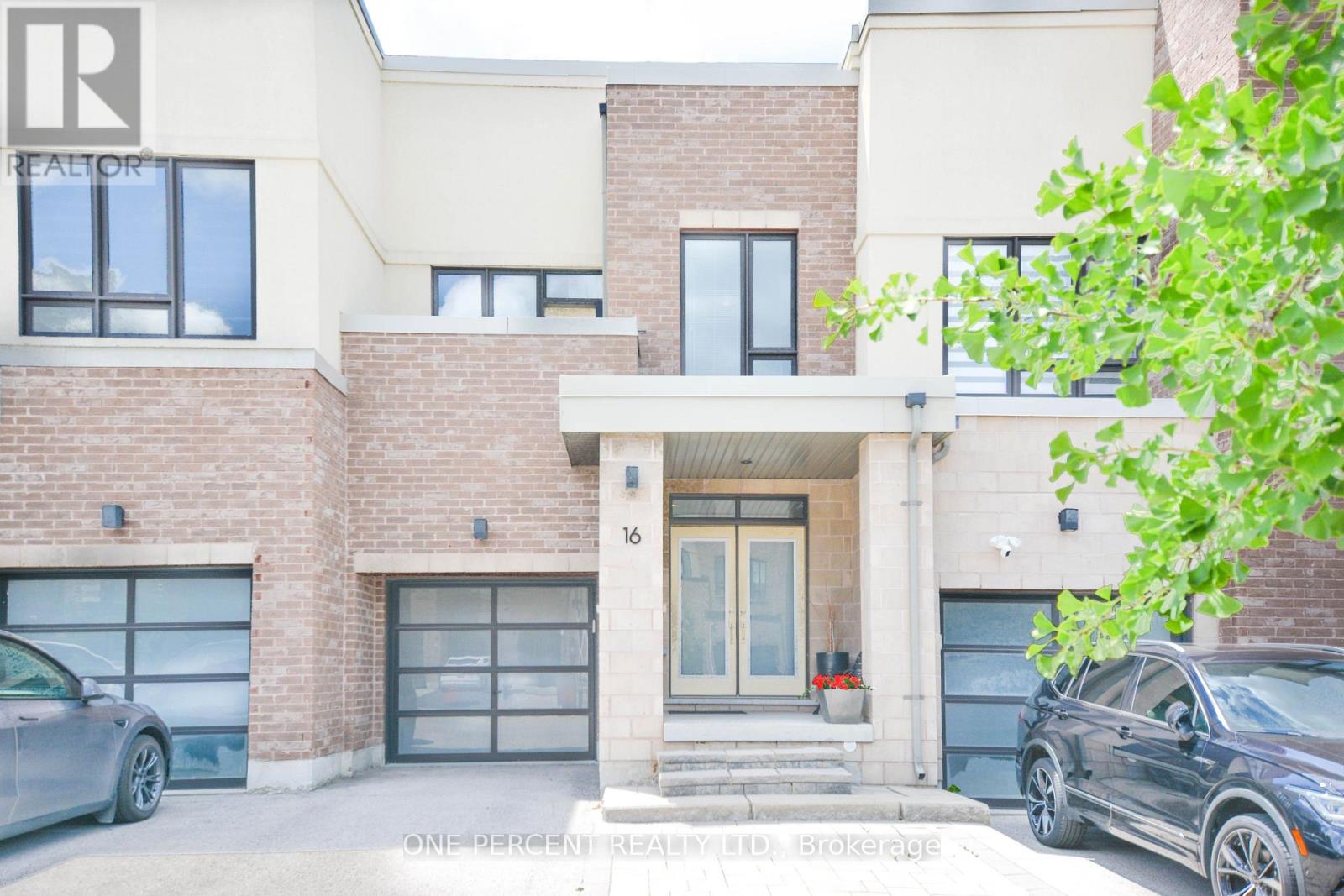 16 DENARIUS CRESCENT - 1
