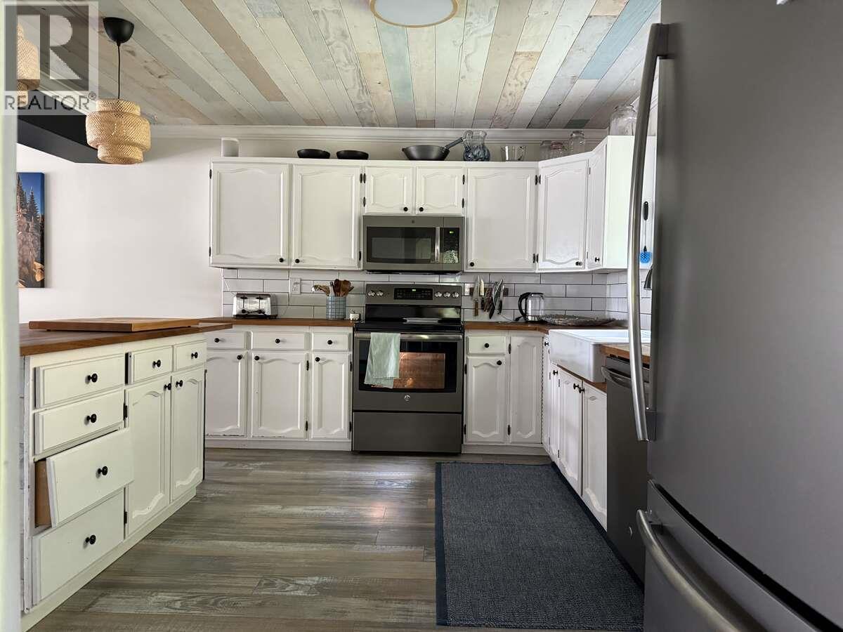588 Alpine Lane E, Revelstoke