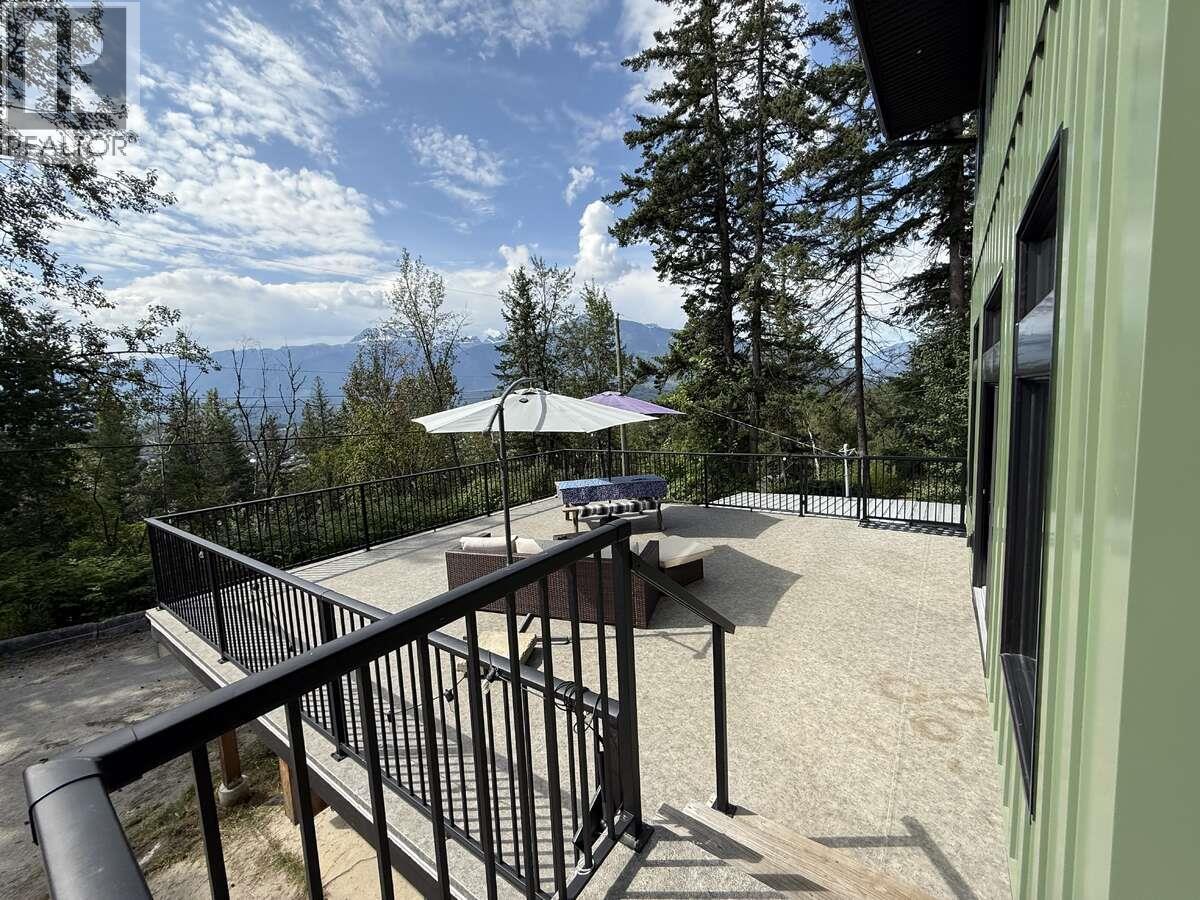 588 Alpine Lane E, Revelstoke