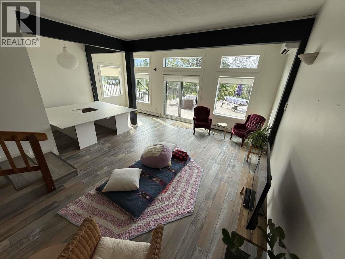 588 Alpine Lane E, Revelstoke