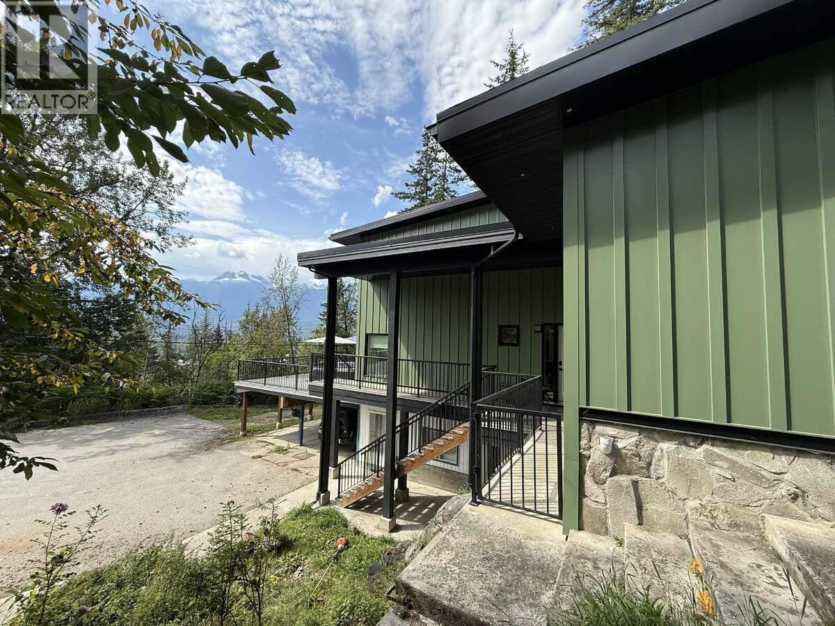 588 Alpine Lane E, Revelstoke
