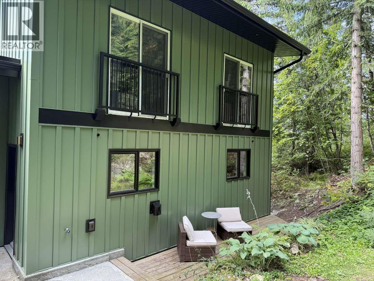 588 Alpine Lane E, Revelstoke