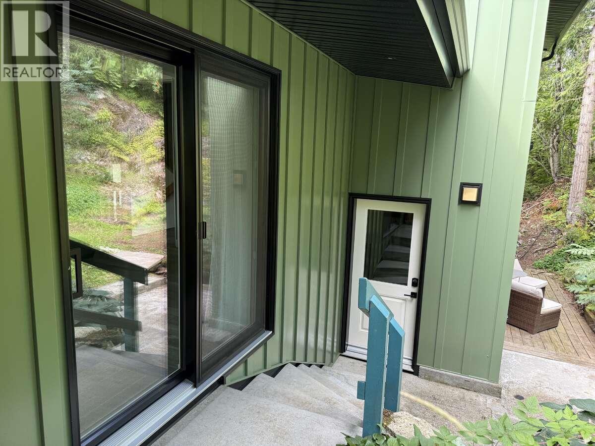 588 Alpine Lane E, Revelstoke