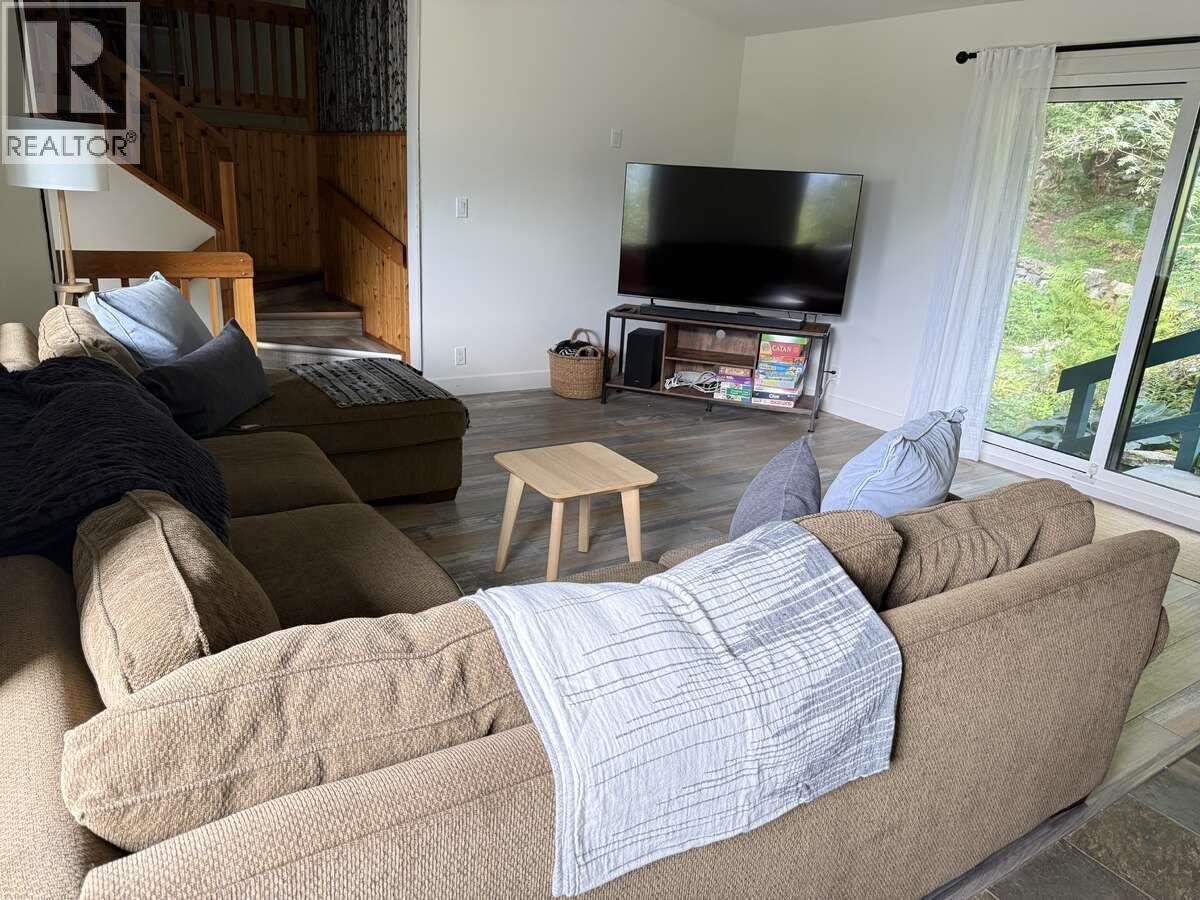 588 Alpine Lane E, Revelstoke