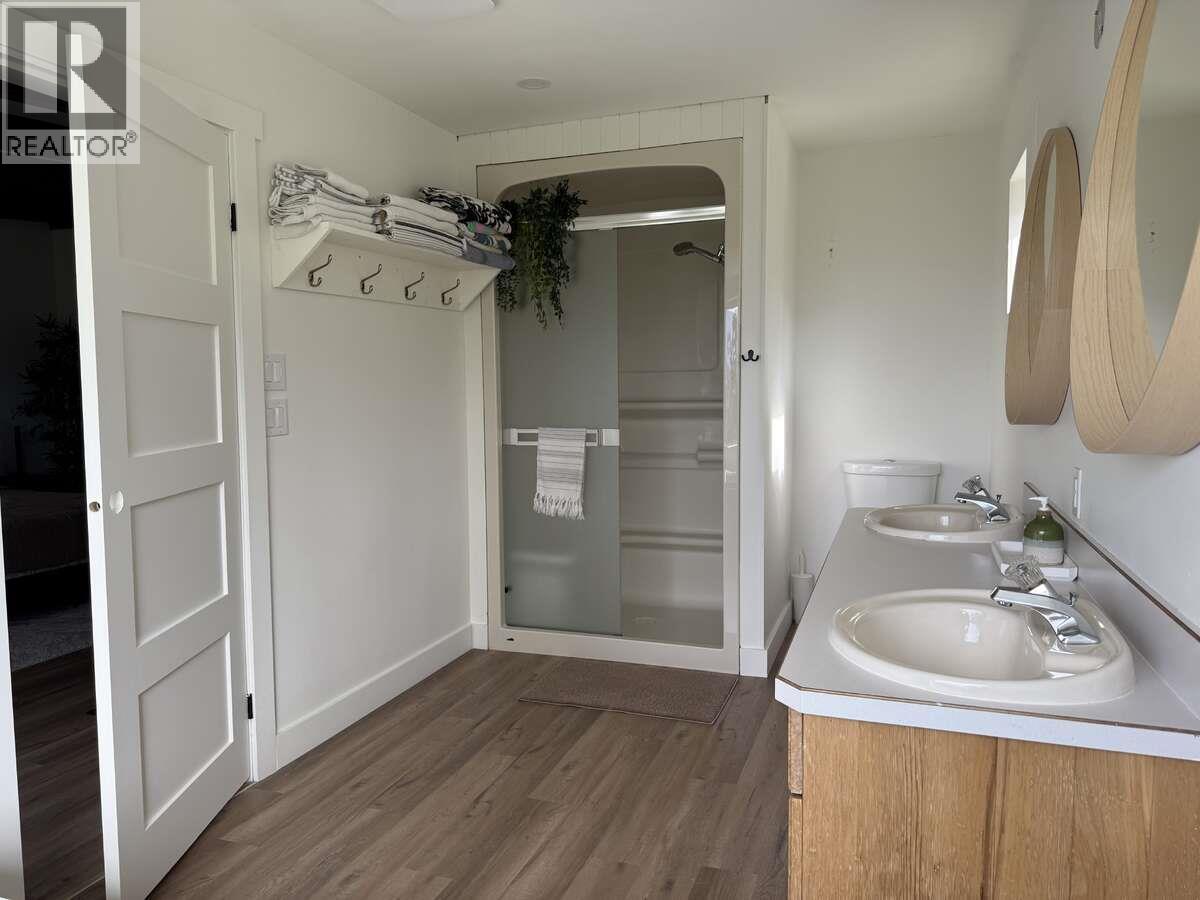 588 Alpine Lane E, Revelstoke