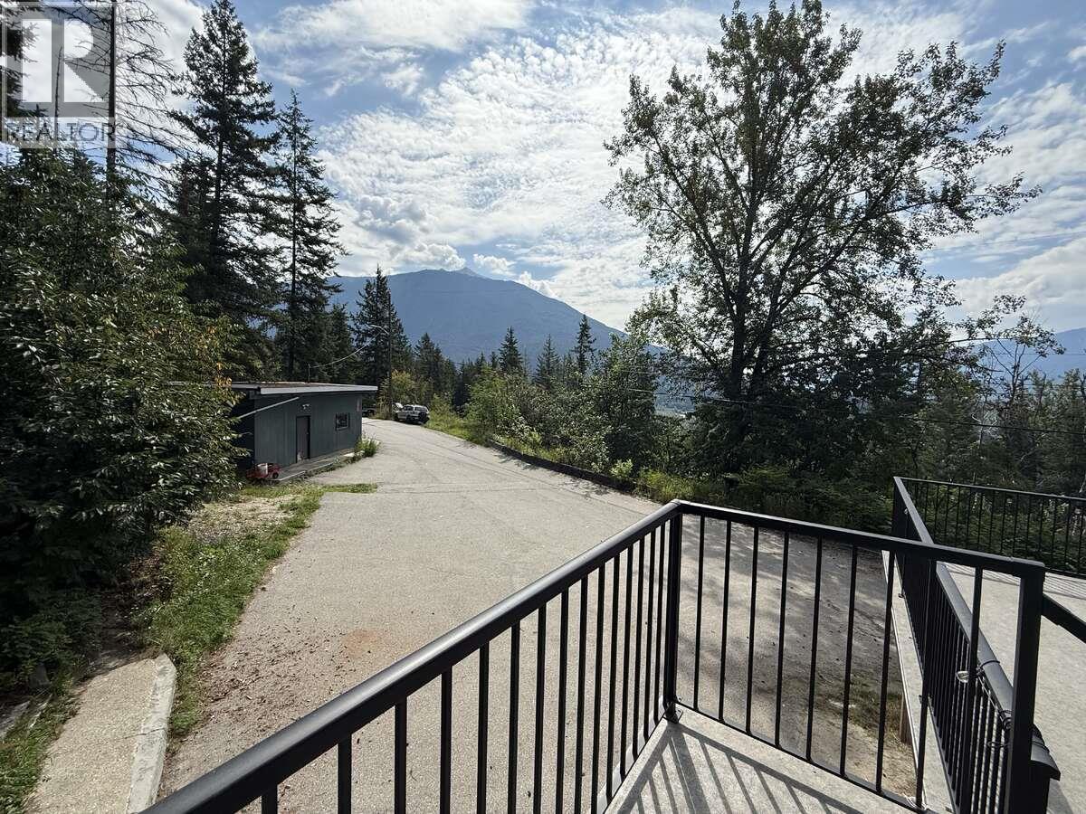 588 Alpine Lane E, Revelstoke