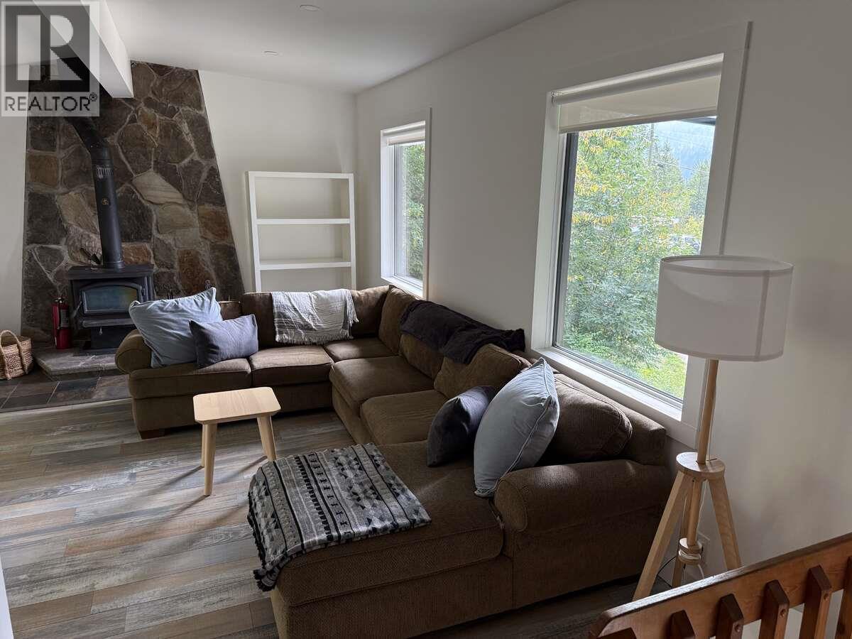 588 Alpine Lane E, Revelstoke