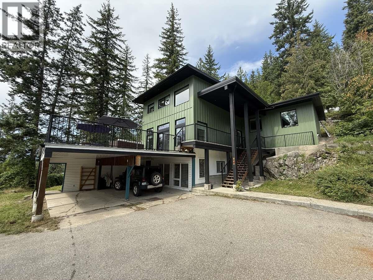 588 Alpine Lane E, Revelstoke
