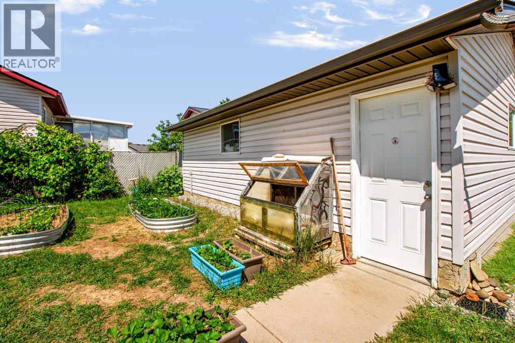 2806 22 Street - 31