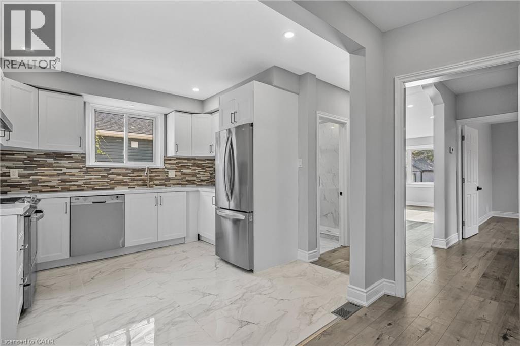 146 CRAIGROYSTON Road - 18