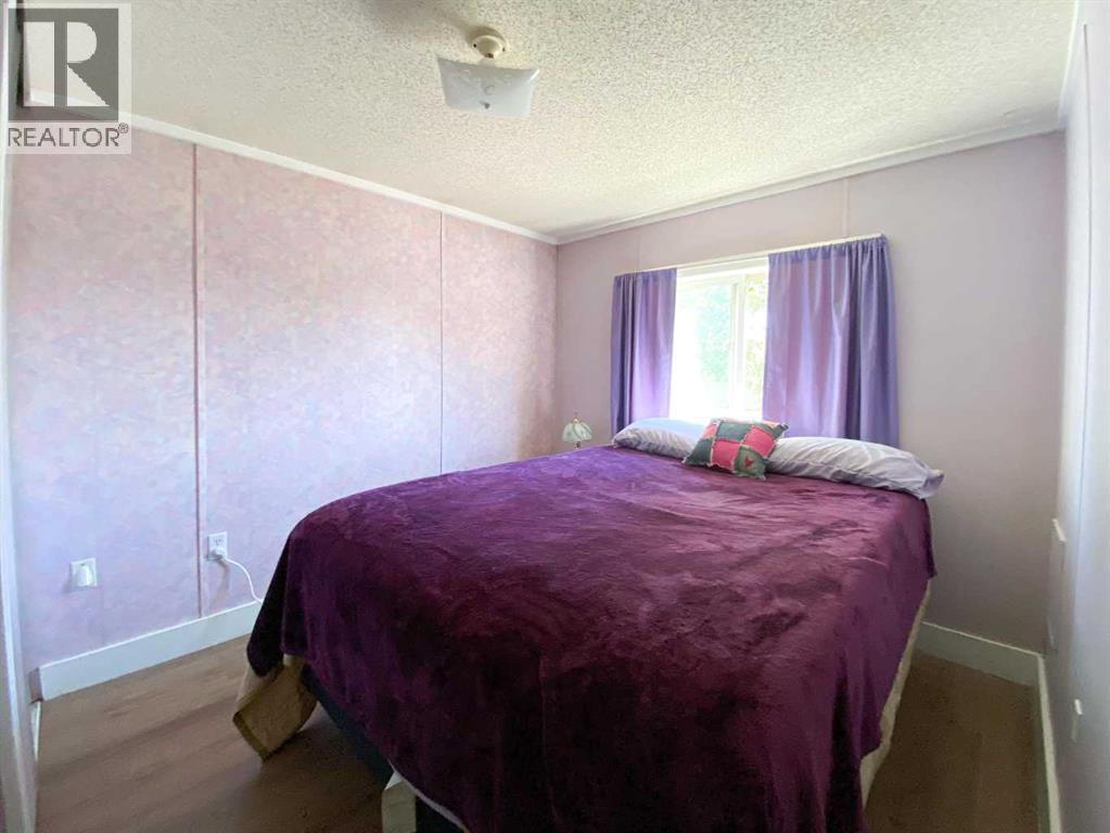 59, 5800 46 Street - 17