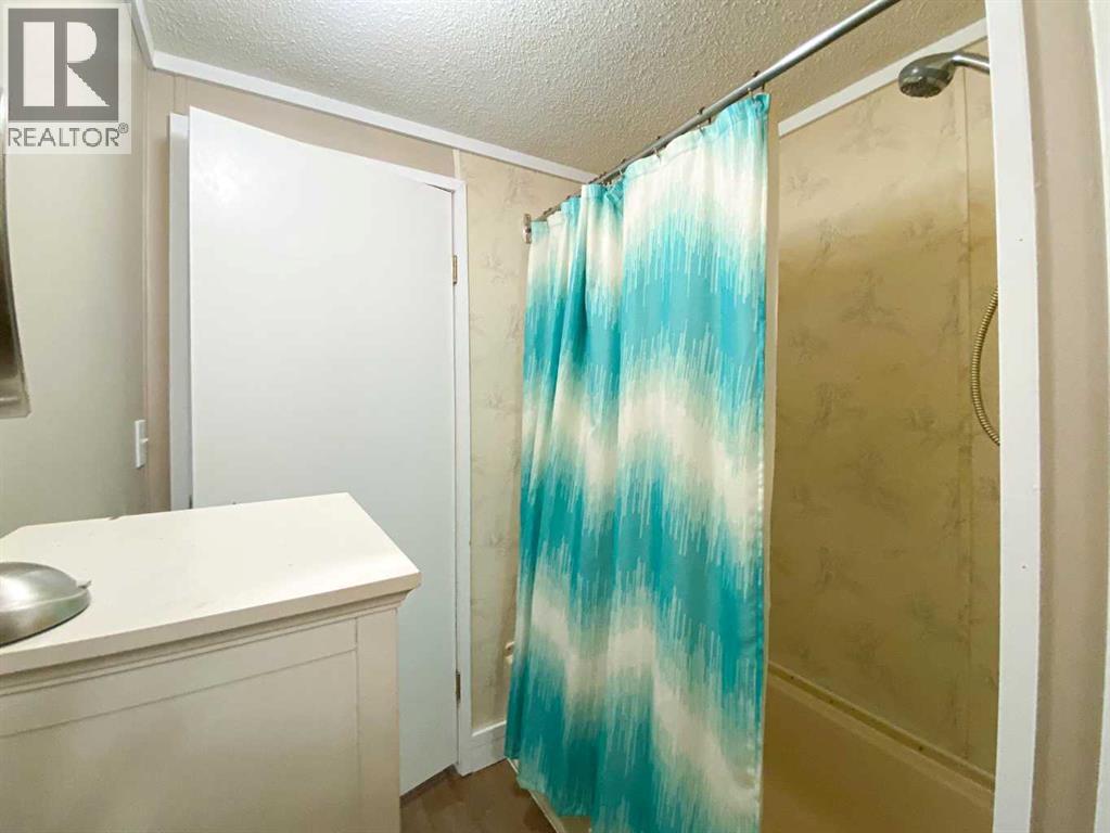 59, 5800 46 Street - 21