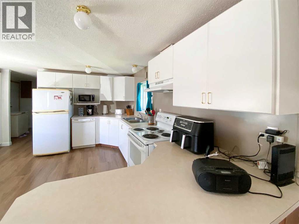 59, 5800 46 Street - 10
