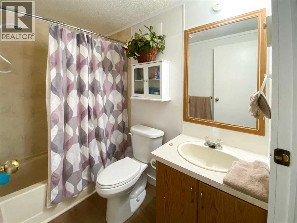59, 5800 46 Street - 15
