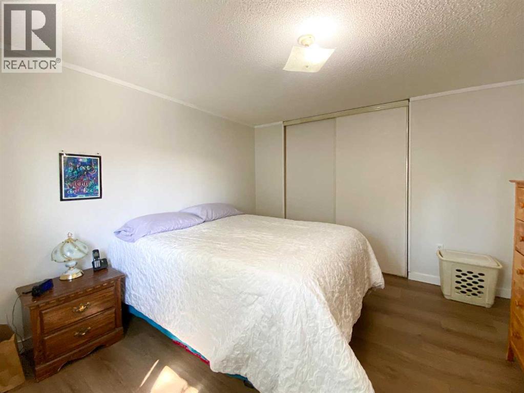 59, 5800 46 Street - 18