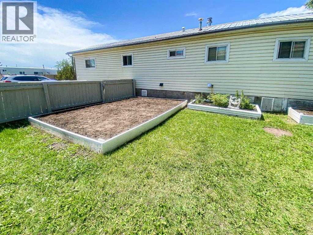 59, 5800 46 Street - 27