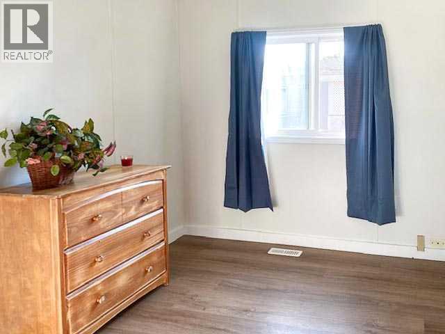 59, 5800 46 Street - 25