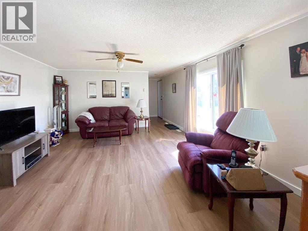 59, 5800 46 Street - 11