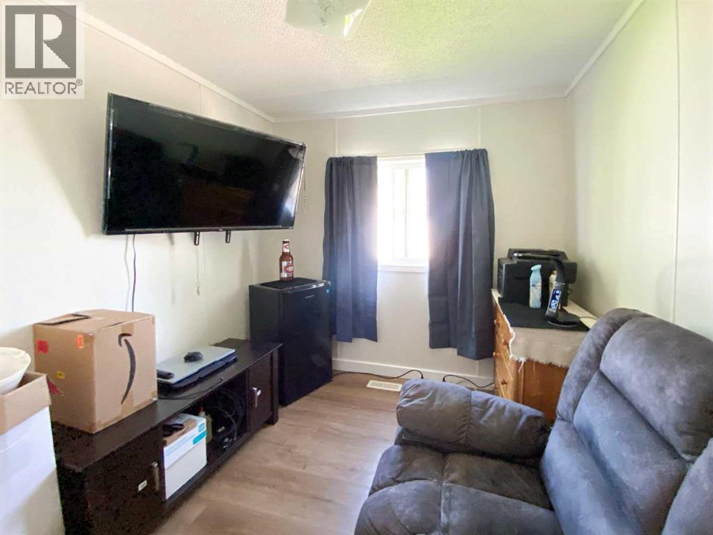 59, 5800 46 Street - 23