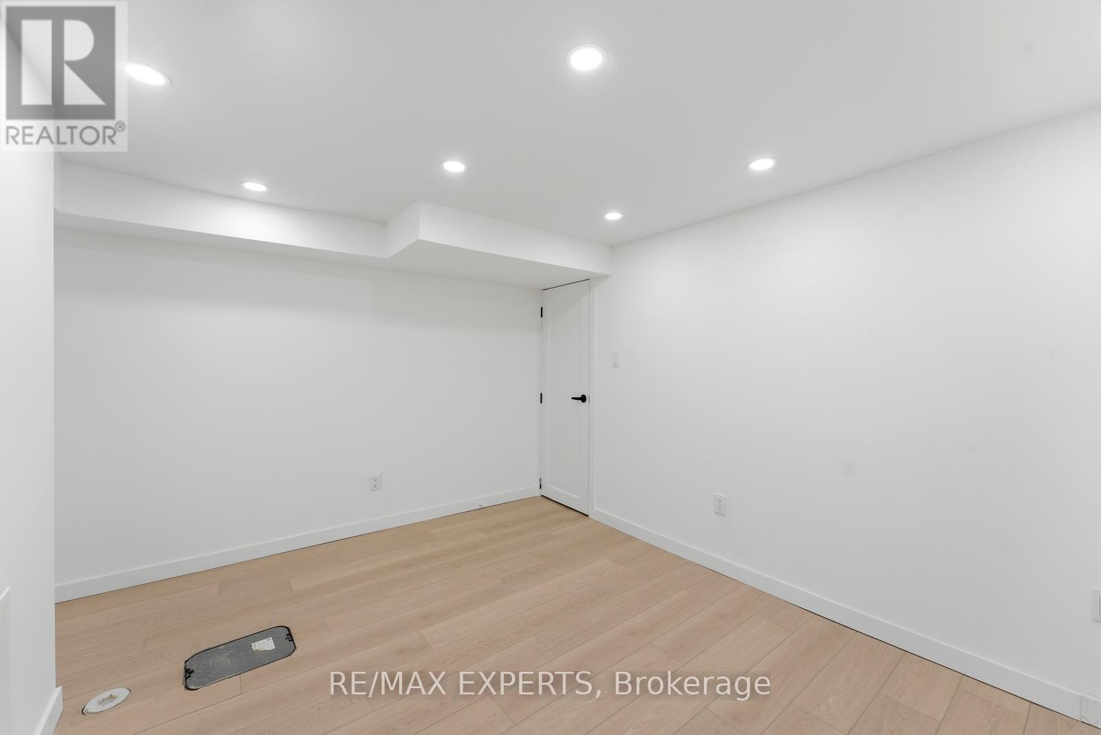 148 ASCOT AVENUE - 33