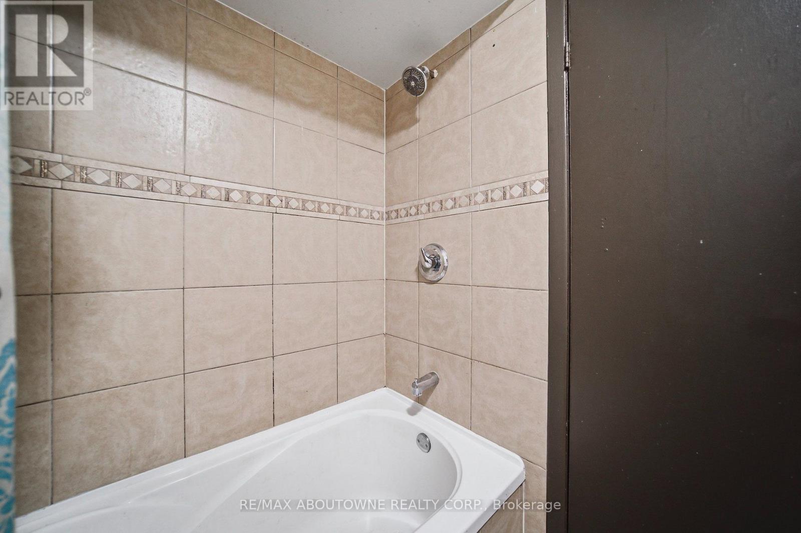 34 SEABORN ROAD - 12