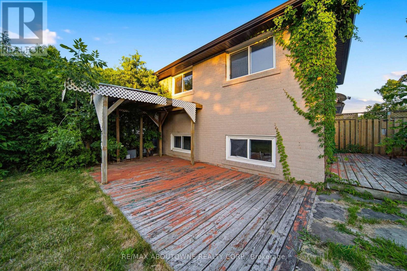 34 SEABORN ROAD - 25