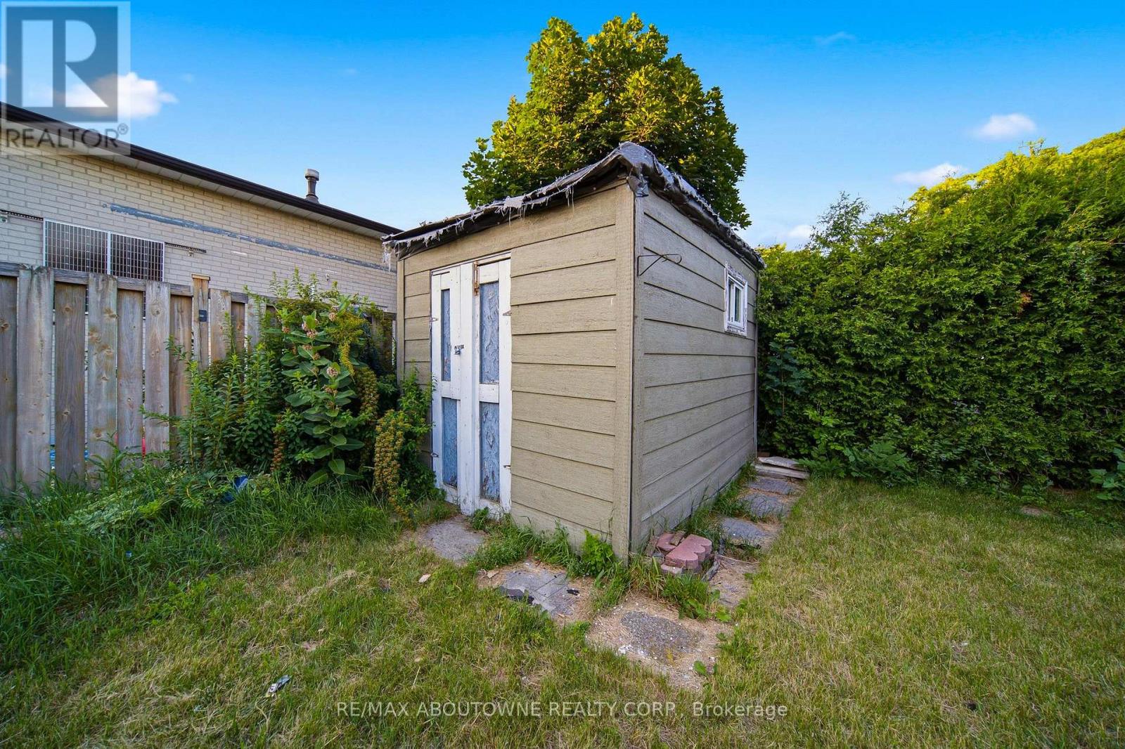 34 SEABORN ROAD - 27