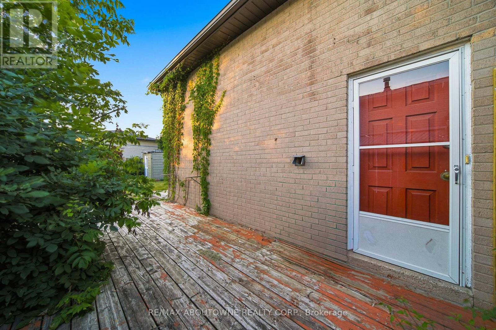 34 SEABORN ROAD - 28