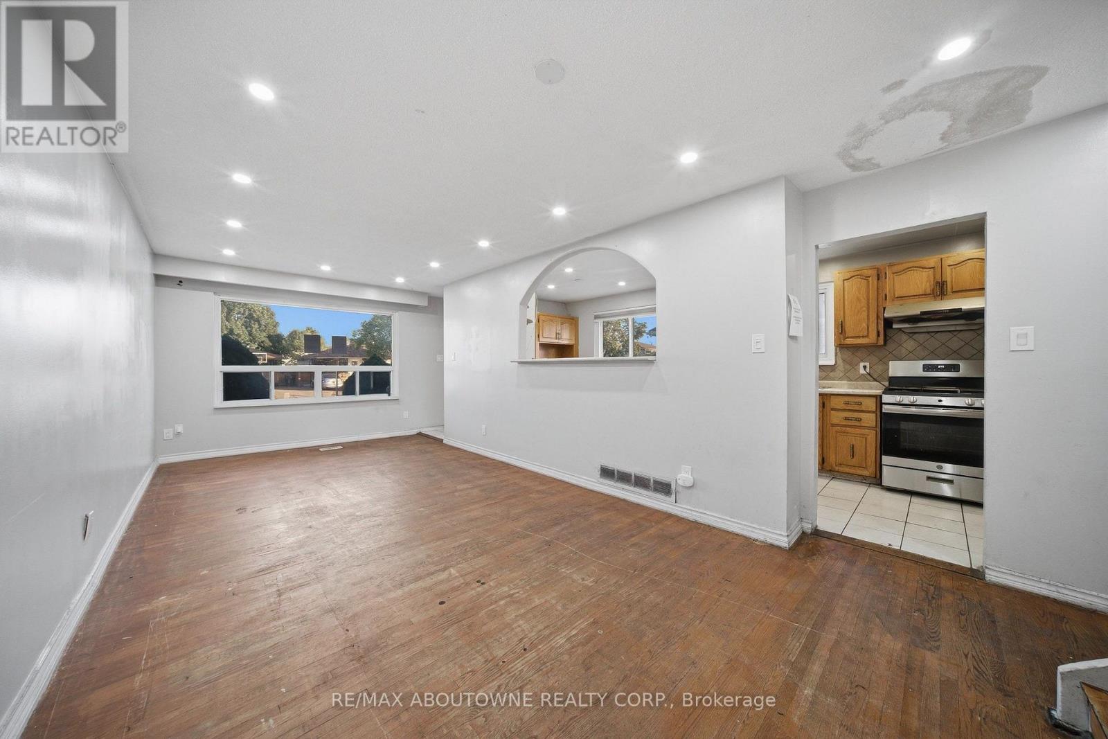 34 SEABORN ROAD - 4