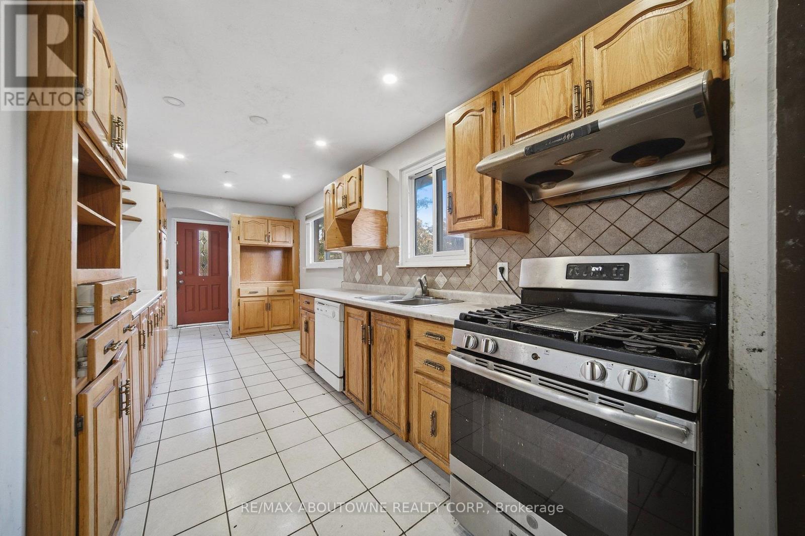 34 SEABORN ROAD - 5