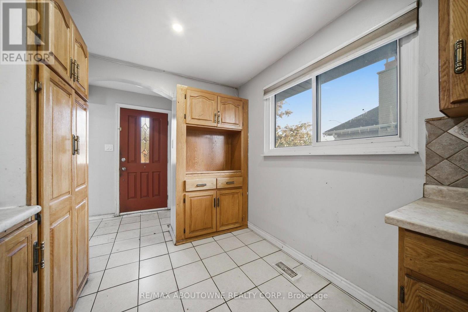 34 SEABORN ROAD - 6