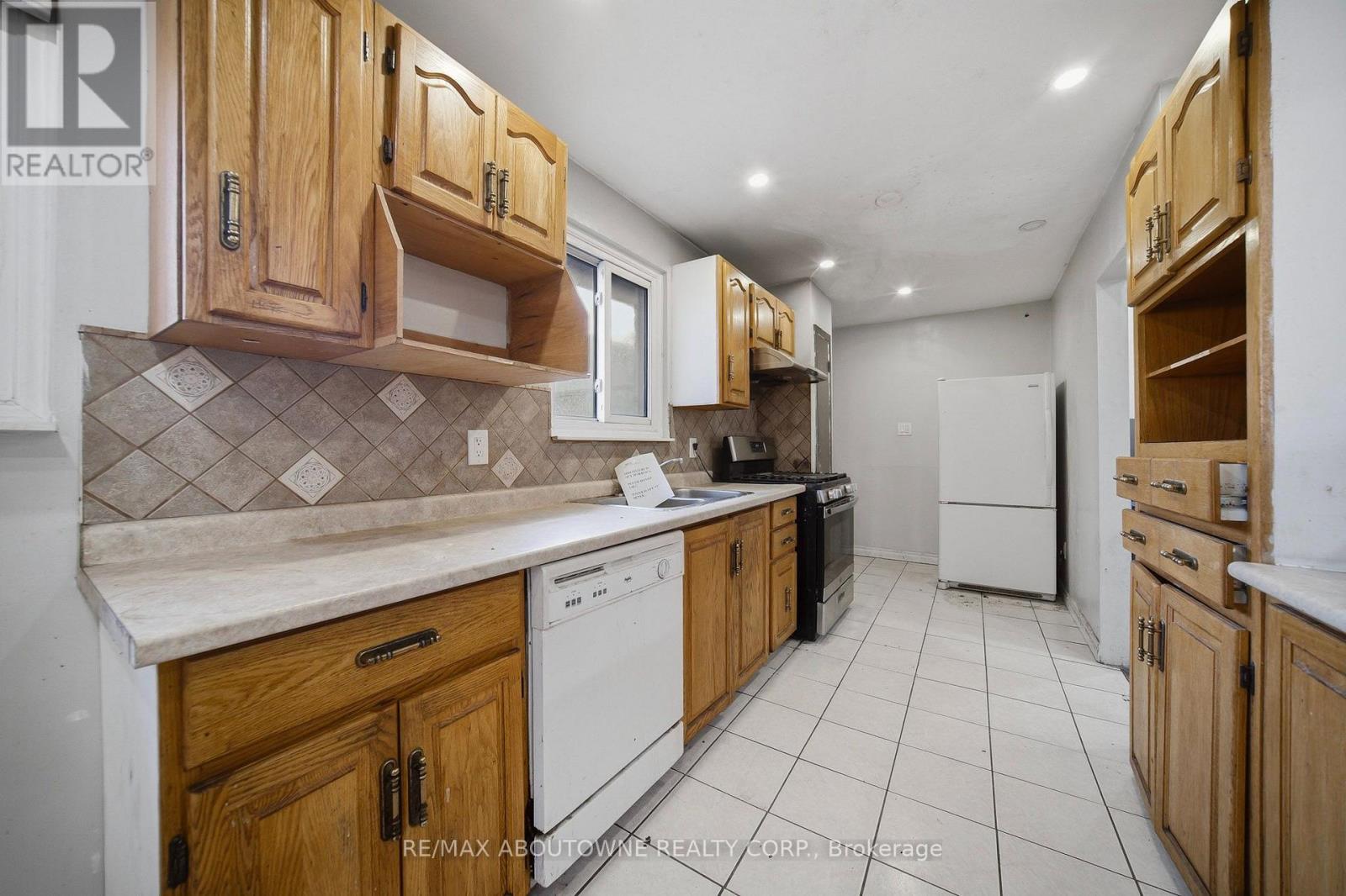 34 SEABORN ROAD - 7