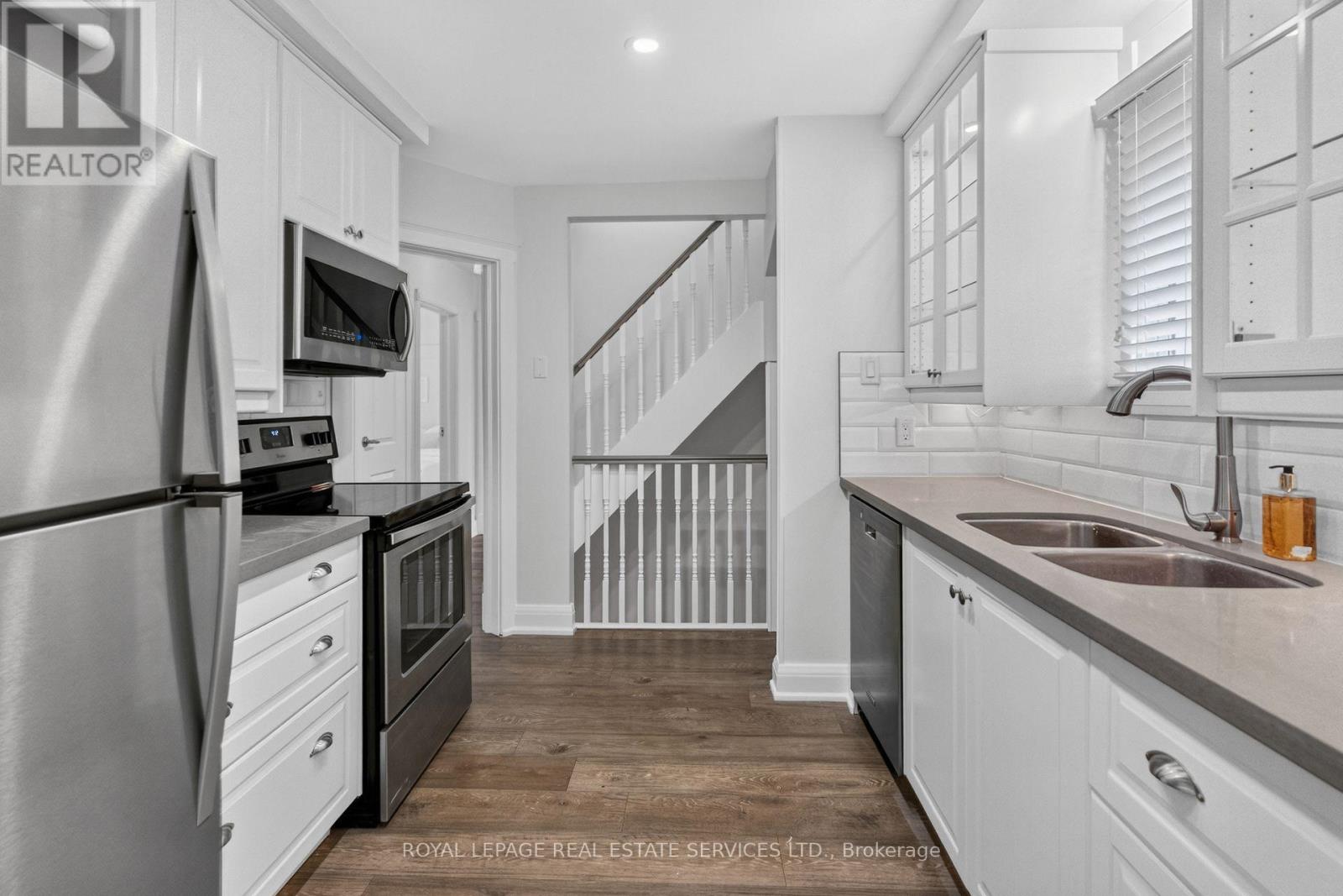 2 GLENROY AVENUE - 13