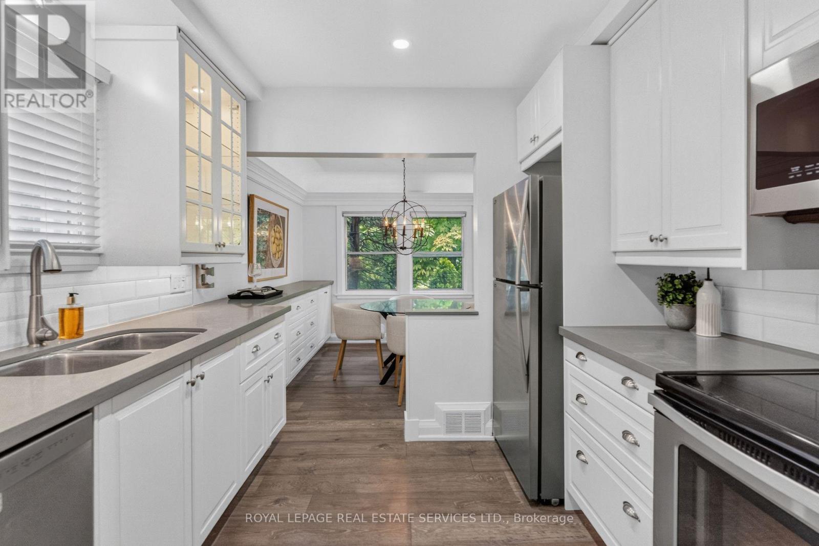 2 GLENROY AVENUE - 14